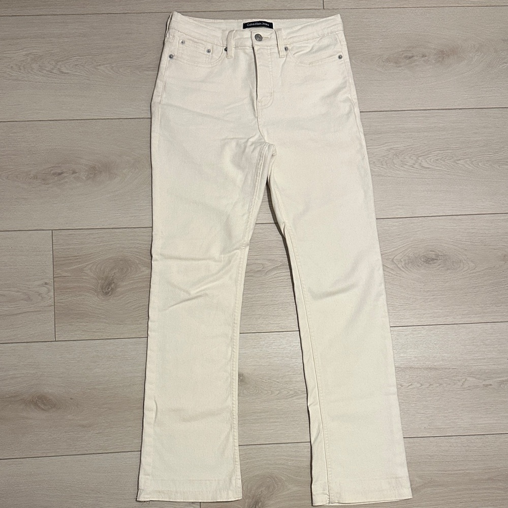 Calvin Klein Jeans Women's Straight Leg in Cream